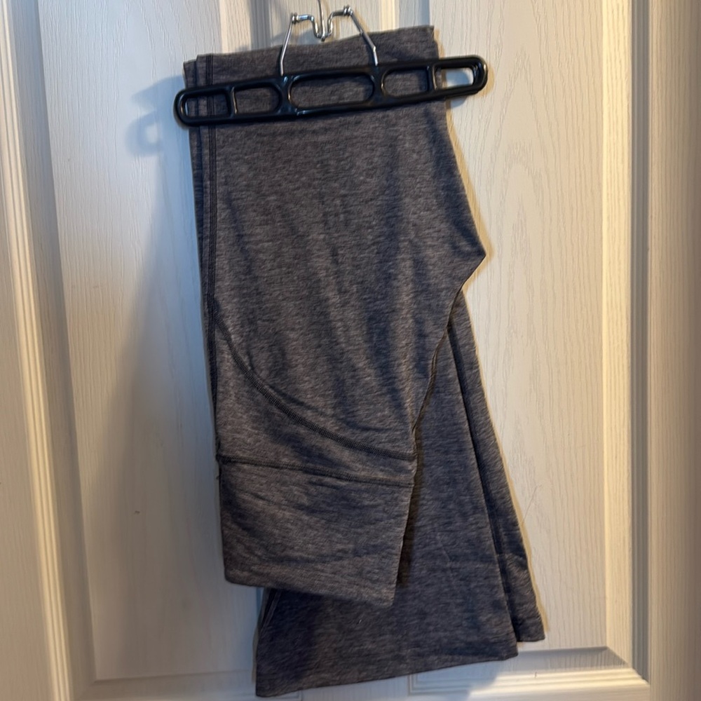 Lululemon size 8 grey